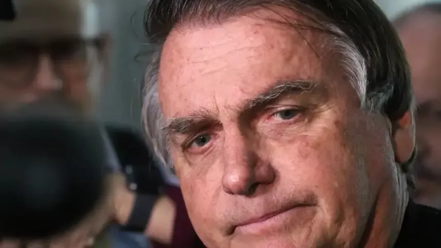 Por decisão do STF, Bolsonaro é transferido da PF para a Papudinha