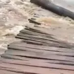 Forte chuva destrói pinguelão no Rio do Peixe e isola moradores da zona rural