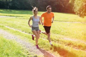Quer se exercitar ao ar livre no verão? Veja 4 exercícios físicos ideais