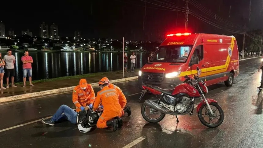 Motociclista fica ferido após queda na Avenida Contorno