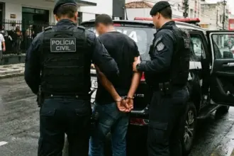 Polícia prende condenado por estupro de vulnerável e apreende arma de fogo