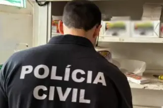 Polícia fecha fábrica clandestina de alimentos e retira mais de uma tonelada de produtos impróprios do mercado
