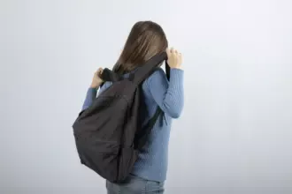 Crer orienta sobre riscos das mochilas pesadas – Portal Goiás