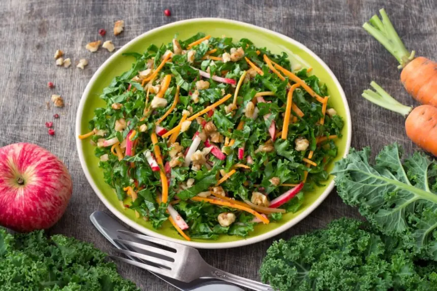 10 saladas detox e refrescantes para iniciar a semana