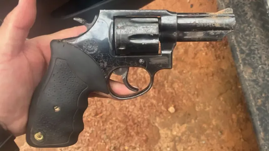 Tentativa de homicídio em Goianésia termina com quatro presos e apreensões de arma e veículo Tentativa de homicídio em Goianésia termina com quatro presos e apreensões de arma e veículo