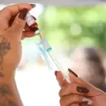 Rio leva vacinação a parques e aeroportos até 12 de fevereiro