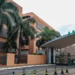 Anvisa proíbe venda de leite condensado e dois suplementos