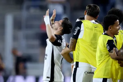 Corinthians é eficiente e derrota Athletico na Arena da Baixada