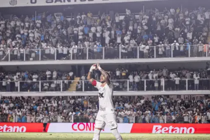 Neymar brilha e Santos vence primeira no Campeonato Brasileiro