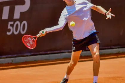 João Fonseca vence Thiago Monteiro em duelo brasileiro pelo Rio Open
