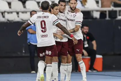 Flu derrota Vasco e sai em vantagem por vaga na final do Carioca