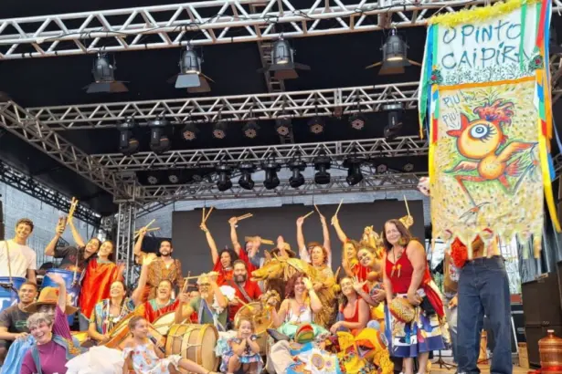 É Carnaval! Folia Goiás reúne blocos tradicionais, cortejos culturais e diversão acessível no interior do estado – Portal Goiás