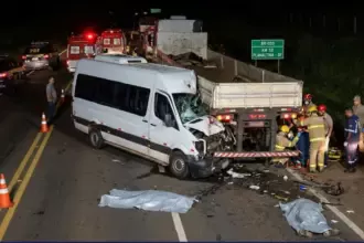 Cinco morrem e 11 ficam feridos em grave acidente na BR-020