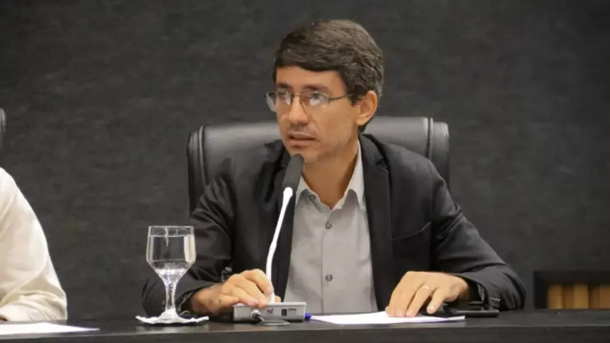 Vereador Ralson propõe ações educativas sobre HIV e AIDS em Goianésia Vereador Ralson propõe ações educativas sobre HIV e AIDS em Goianésia