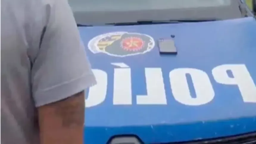 Homem é preso por ser suspeito de furtar aparelho celular em lotérica no Centro de Goianésia Homem é preso por ser suspeito de furtar aparelho celular em lotérica no Centro de Goianésia