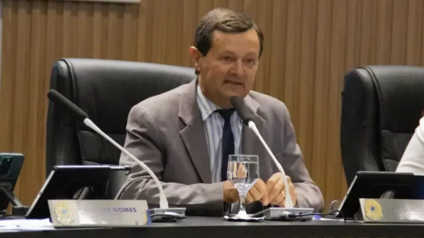 Vereador Gesmar da Silva solicita melhorias estruturais na Farmácia Municipal de Goianésia