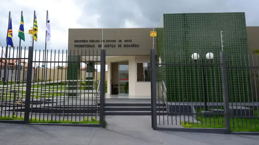 MPGO reúne comerciantes de Goianésia para tratar da desobstrução de calçadas e concede prazo de 30 dias para adequação