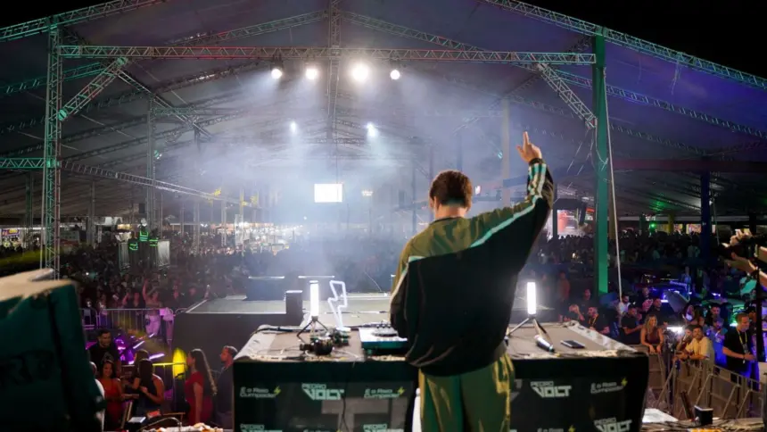 Segundo dia de Carnaval em Goianésia é marcado por emoção, música e muita alegria Segundo dia de Carnaval em Goianésia é marcado por emoção, música e muita alegria