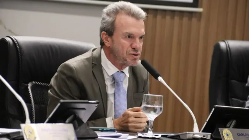 Vereador Carlos Veículos solicita instalação de lombada eletrônica na Avenida Contorno Vereador Carlos Veículos solicita instalação de lombada eletrônica na Avenida Contorno