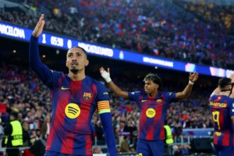 Raphinha marca dois em goleada do Barcelona na Liga dos Campeões