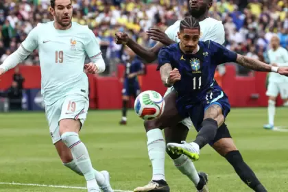 Raphinha e Wesley são cortados da seleção brasileira