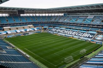Grêmio faz 3 a 0 no Inter e está com uma mão na taça do Gauchão