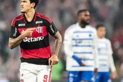 Flamengo vence Cruzeiro com gols de Pedro e Carrascal