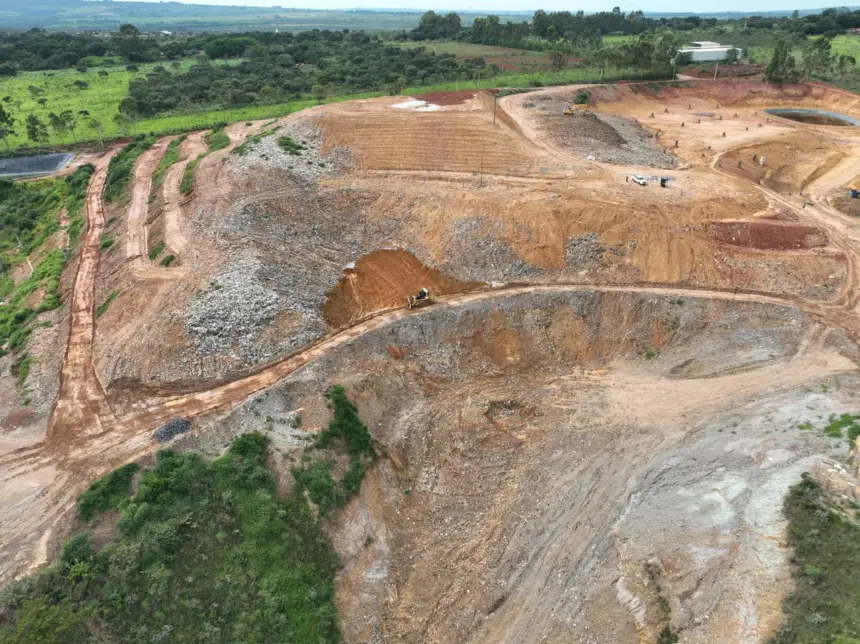 Ouro Verde formaliza pedido de encerramento definitivo do lixão de Padre Bernardo