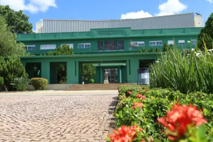 Governo envia à Alego projeto de revisão salarial para servidores