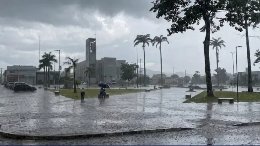 INMET emite alerta de chuvas intensas para Goianésia nesta terça INMET emite alerta de chuvas intensas para Goianésia nesta terça
