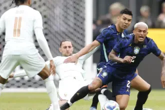 Brasil joga mal e perde de 2 a 1 para a França nos EUA