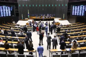 Câmara aprova projeto que libera spray de pimenta para autodefesa de mulheres