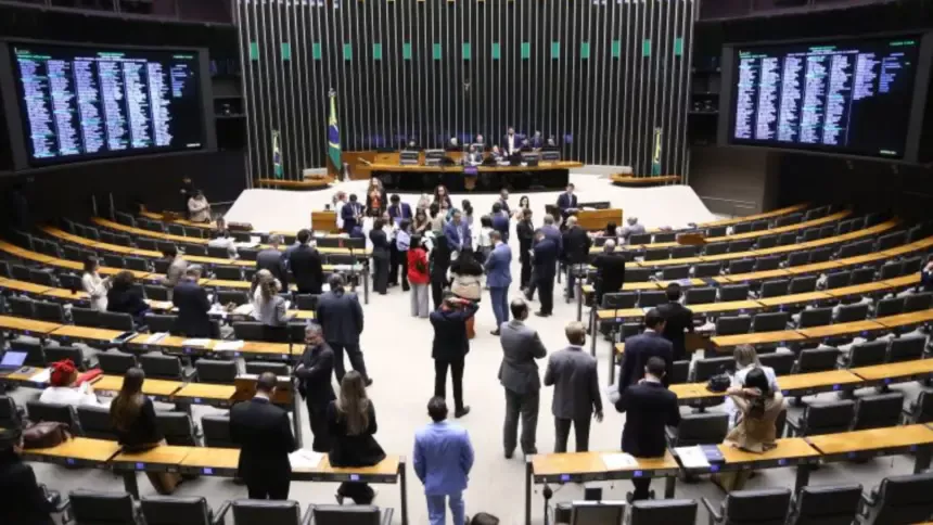 Câmara aprova projeto que libera spray de pimenta para autodefesa de mulheres