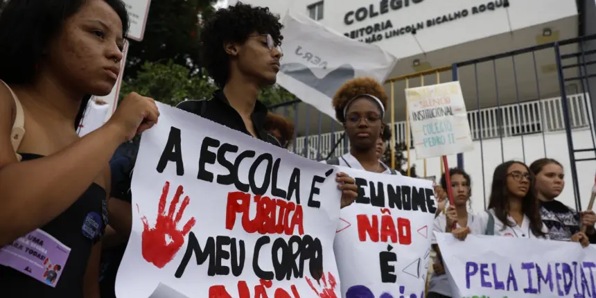 Um quarto das estudantes adolescentes já foi alvo de violência sexual Um quarto das estudantes adolescentes já foi alvo de violência sexual