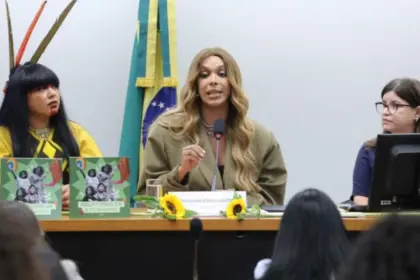 Erika Hilton é eleita presidente da Comissão dos Direitos da Mulher em votação polêmica