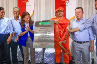 Gracinha Caiado inaugura unidade dos bombeiros e entrega casas em Barro Alto
