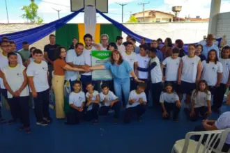 Colégio Estadual de Mairipotaba ganha quadra poliesportiva