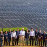 Usina fotovoltaica com capacidade de abastecer uma cidade com 365 mil habitante é inagurada em Vila Propício