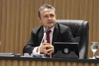 Vereador Marcos Pernambuco pede revitalização da quadra de esportes ao lado do Corpo de Bombeiros