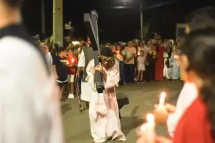 Via-Sacra reúne fiéis e marca a Segunda-feira Santa em Goianésia
