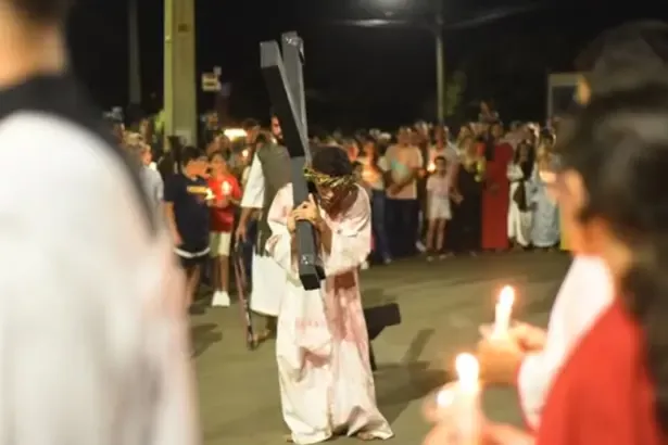 Via-Sacra reúne fiéis e marca a Segunda-feira Santa em Goianésia