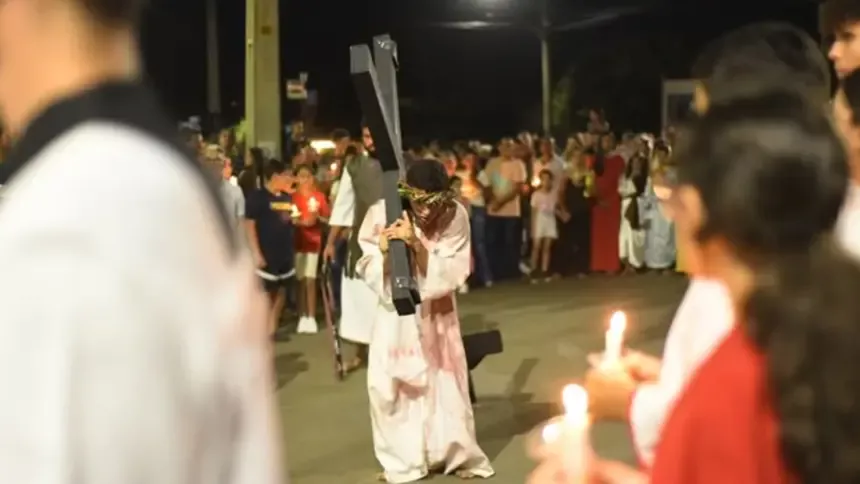 Via-Sacra reúne fiéis e marca a Segunda-feira Santa em Goianésia