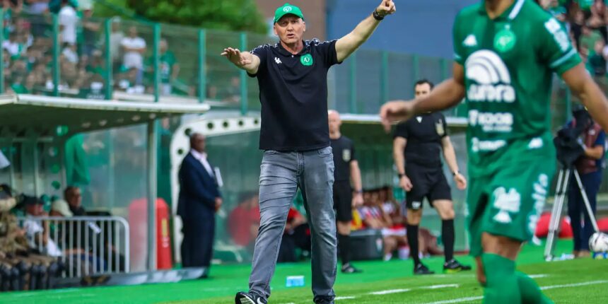 Chapecoense anuncia demissão do técnico Gilmar Dal Pozzo Chapecoense anuncia demissão do técnico Gilmar Dal Pozzo