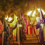 Procissão do Fogaréu reúne milhares de fiéis na cidade de Goiás