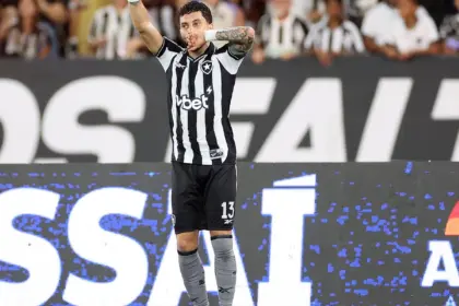 Botafogo bate Chape em jogo de abertura da 5ª fase da Copa do Brasil