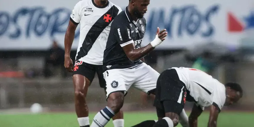 Após atraso devido à chuva, Remo e Vasco empatam pelo Brasileirão