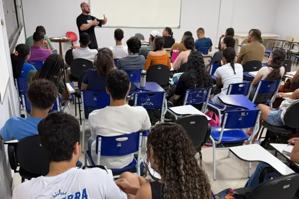Aulão de redação em Goianésia reúne estudantes e reforça preparação para vestibulares