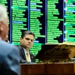 Congresso derruba veto de Lula e Bolsonaro pode sair do regime fechado em 2 anos