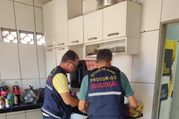 Em Jandaia, Procon apreende quase 450 latas de cervejas vencidas