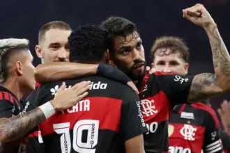 Flamengo reage e vence Santos de virada por 3 a 1 no Brasileirão